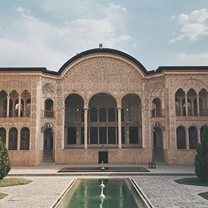 معماری سنتی ایران چه چیزهایی برای ساختمان‌های امروزی دارد؟